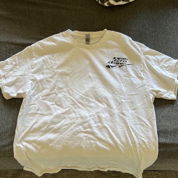 Nike T-Shirt - Picture 1 of 2